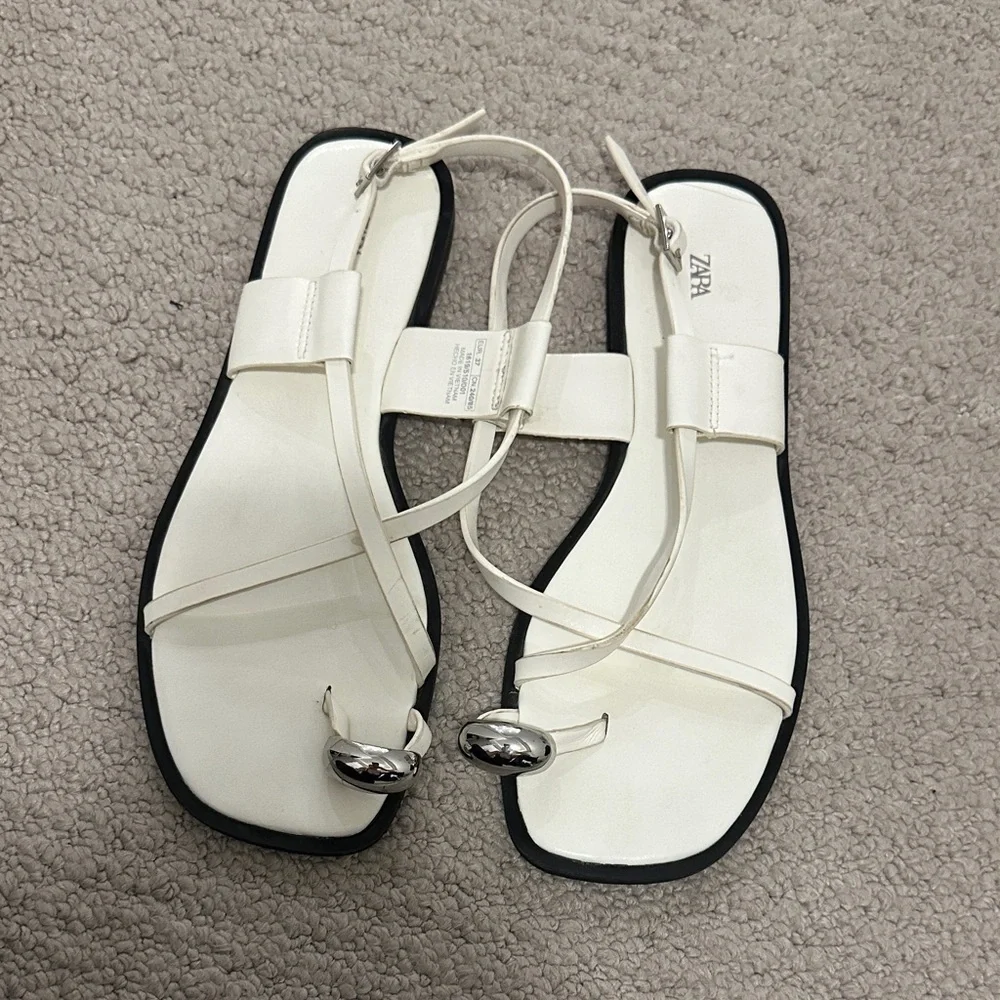 Zara White Flat Strappy Toe-Ring Sandals with Silver Accent - Picture 1 of 4